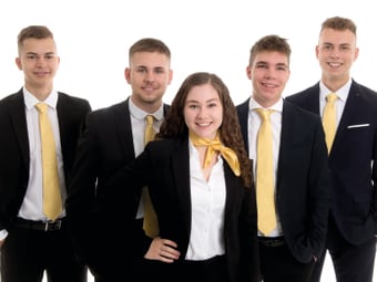 v.l: Laurin Fendt, Ruben Pizzillo, Jana Pfund, Florin Rusert, Cedric Mändli Foto Lehrabgänger der Schaffhauser Kantonalbank 2018